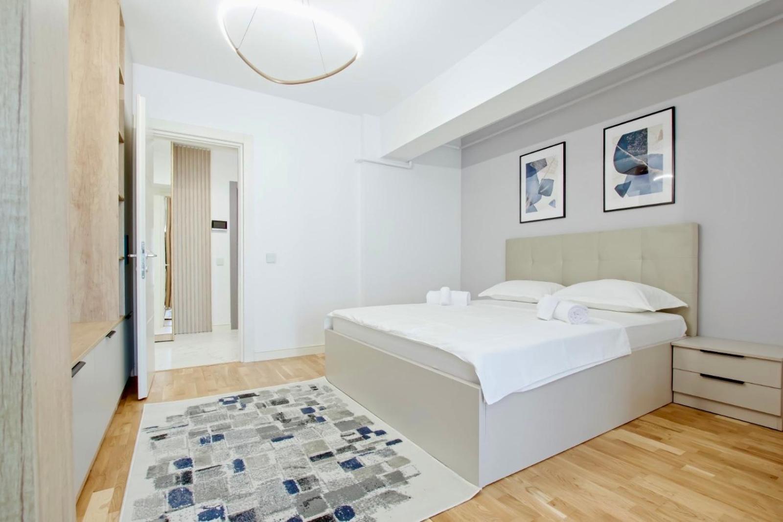 Himson-Blue Apartament Iasi Ngoại thất bức ảnh