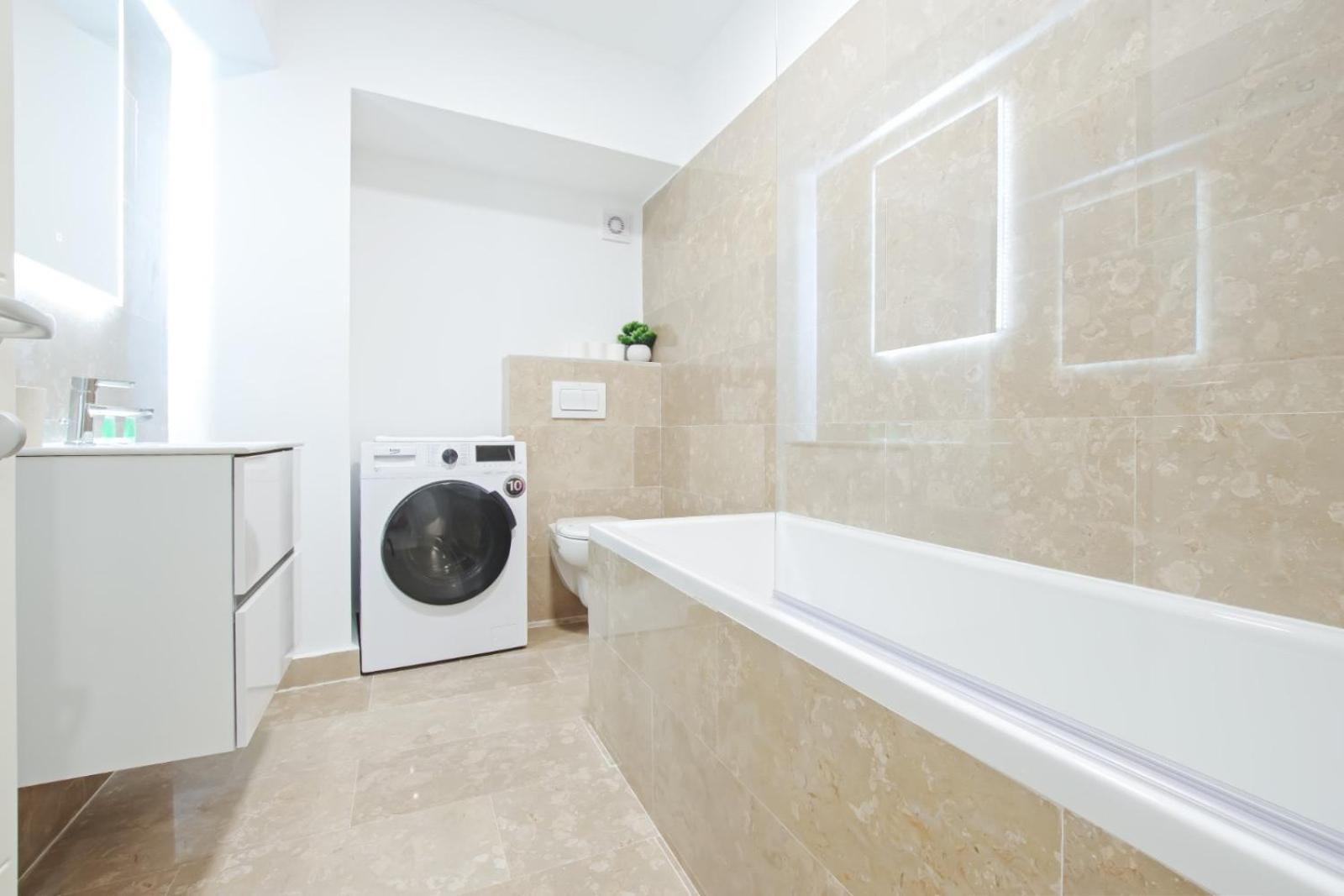 Himson-Blue Apartament Iasi Ngoại thất bức ảnh