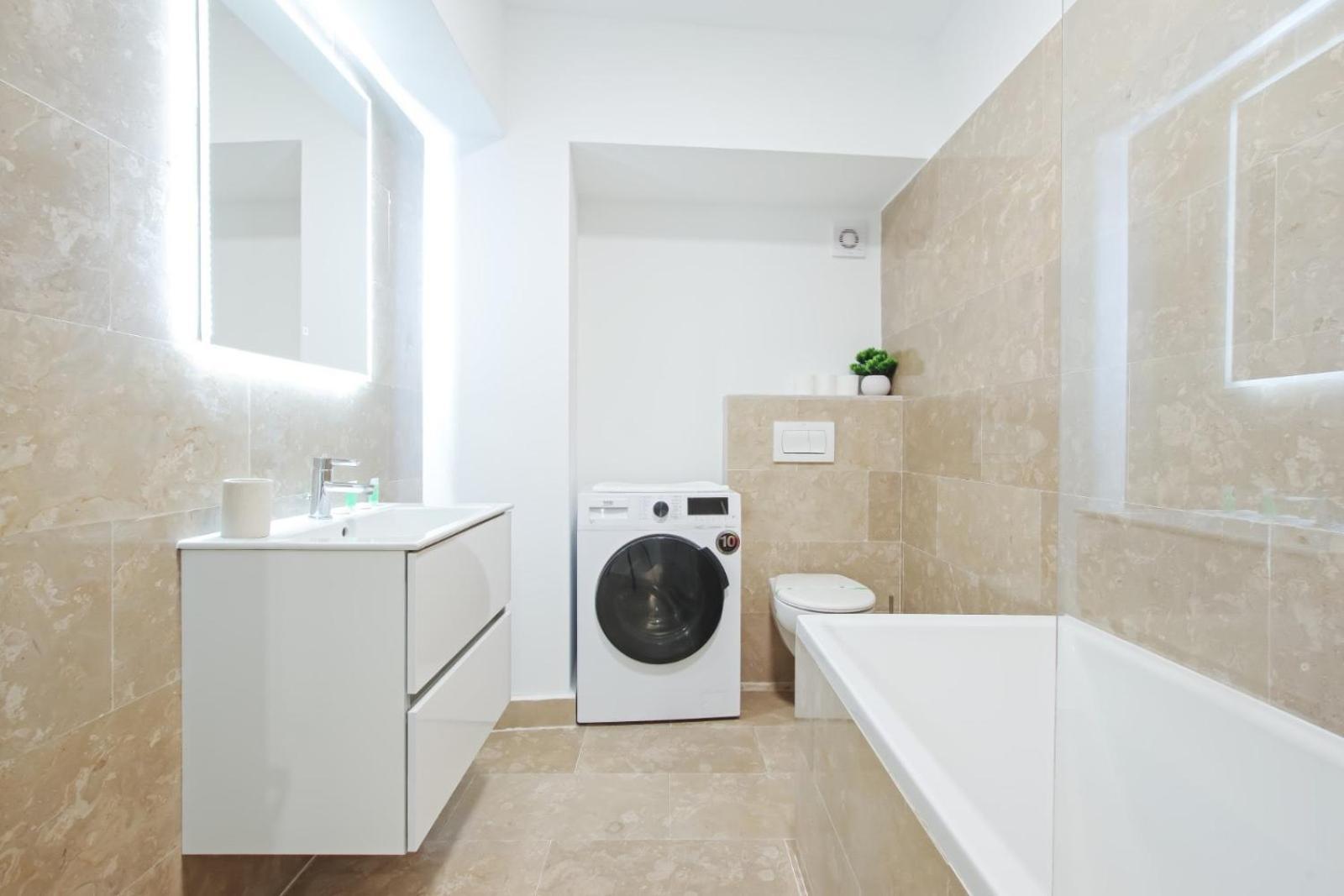 Himson-Blue Apartament Iasi Ngoại thất bức ảnh