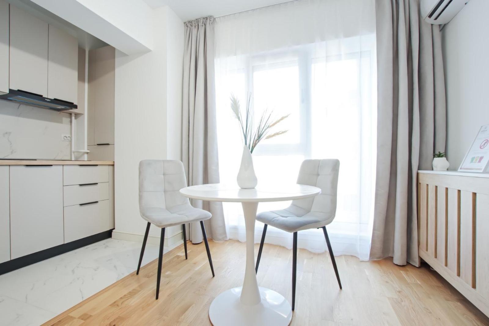 Himson-Blue Apartament Iasi Ngoại thất bức ảnh