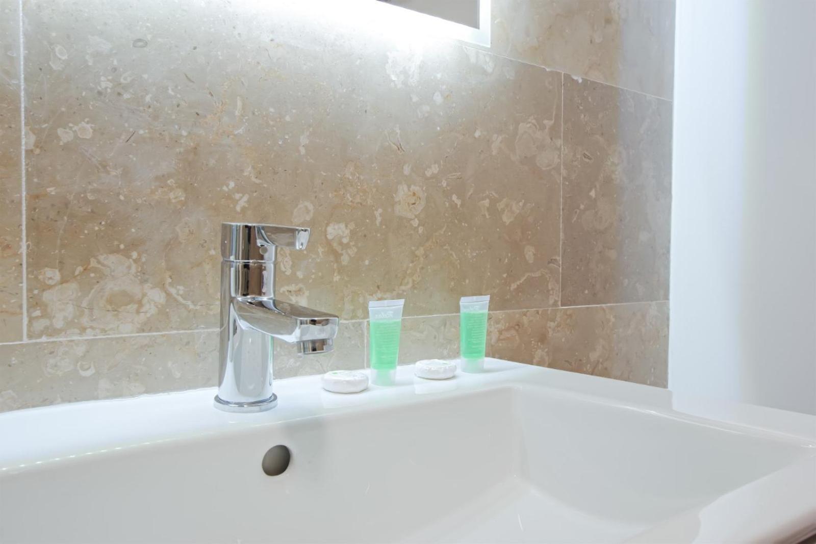 Himson-Blue Apartament Iasi Ngoại thất bức ảnh