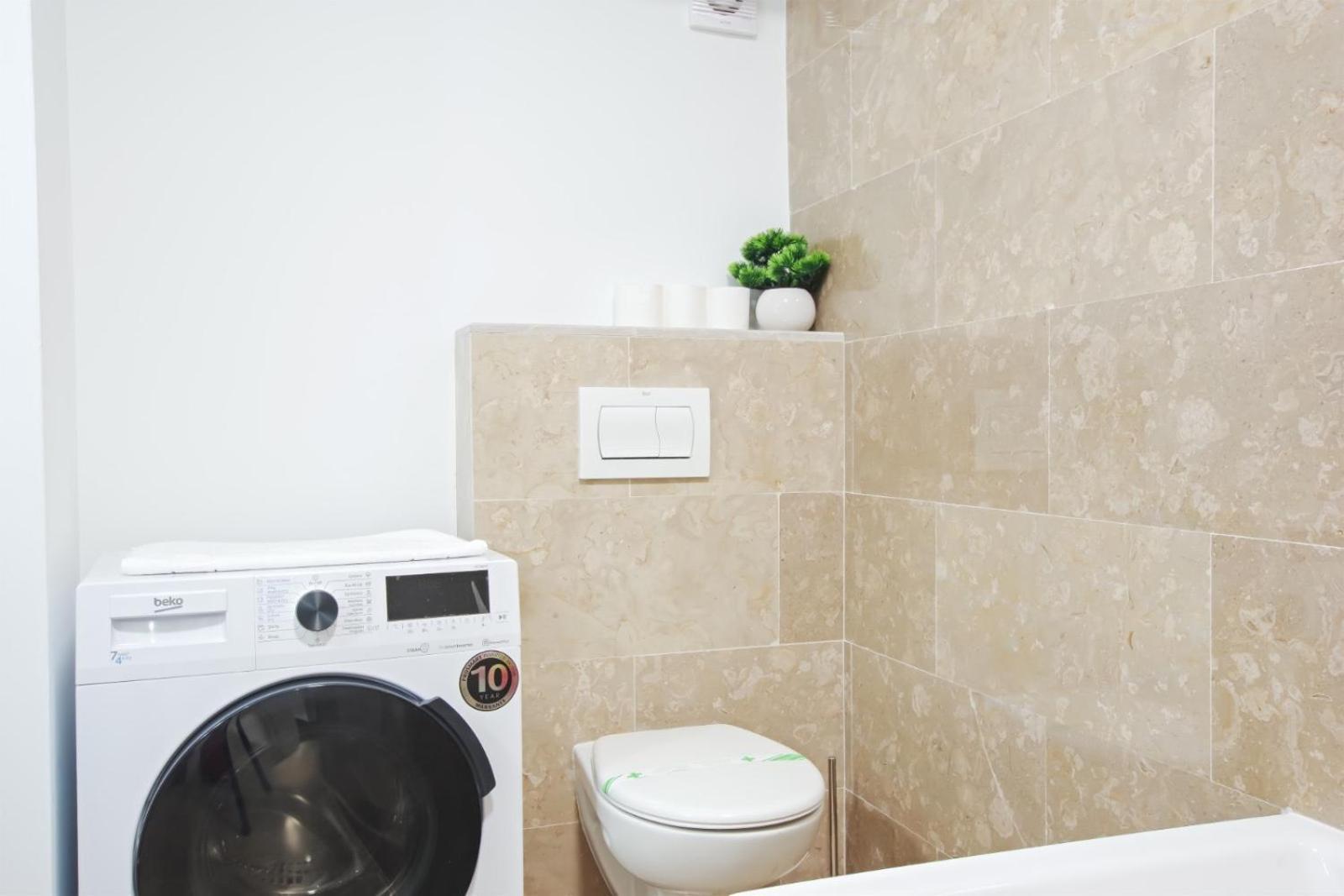 Himson-Blue Apartament Iasi Ngoại thất bức ảnh