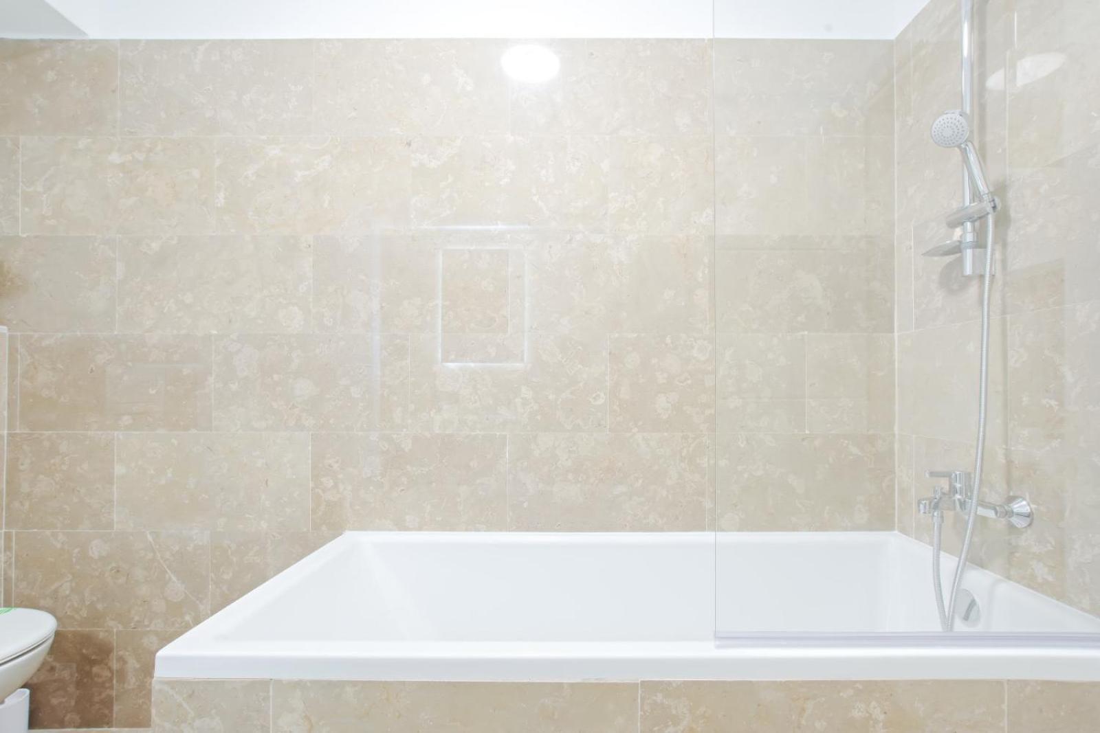 Himson-Blue Apartament Iasi Ngoại thất bức ảnh